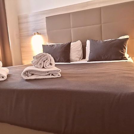 Academy Hotel Fiumicino Buitenkant foto