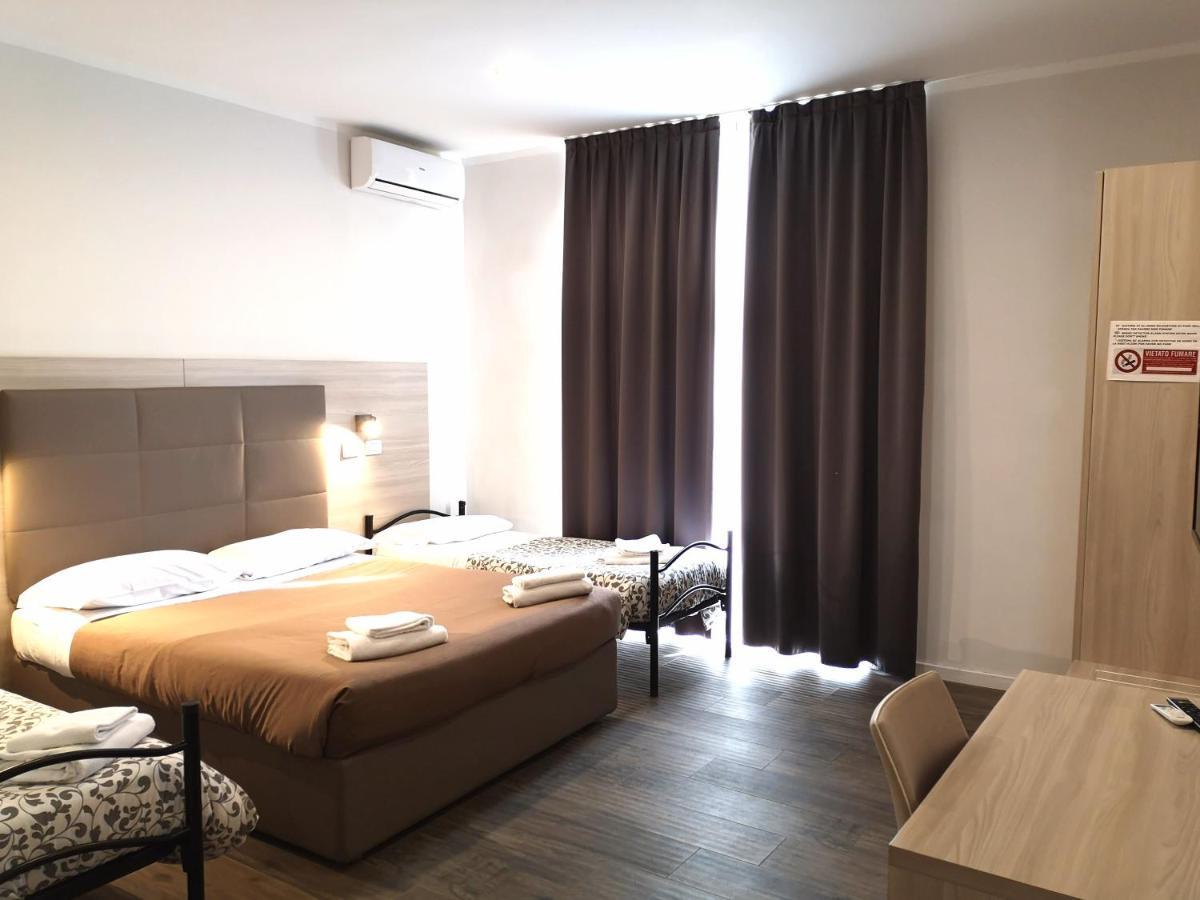 Academy Hotel Fiumicino Buitenkant foto