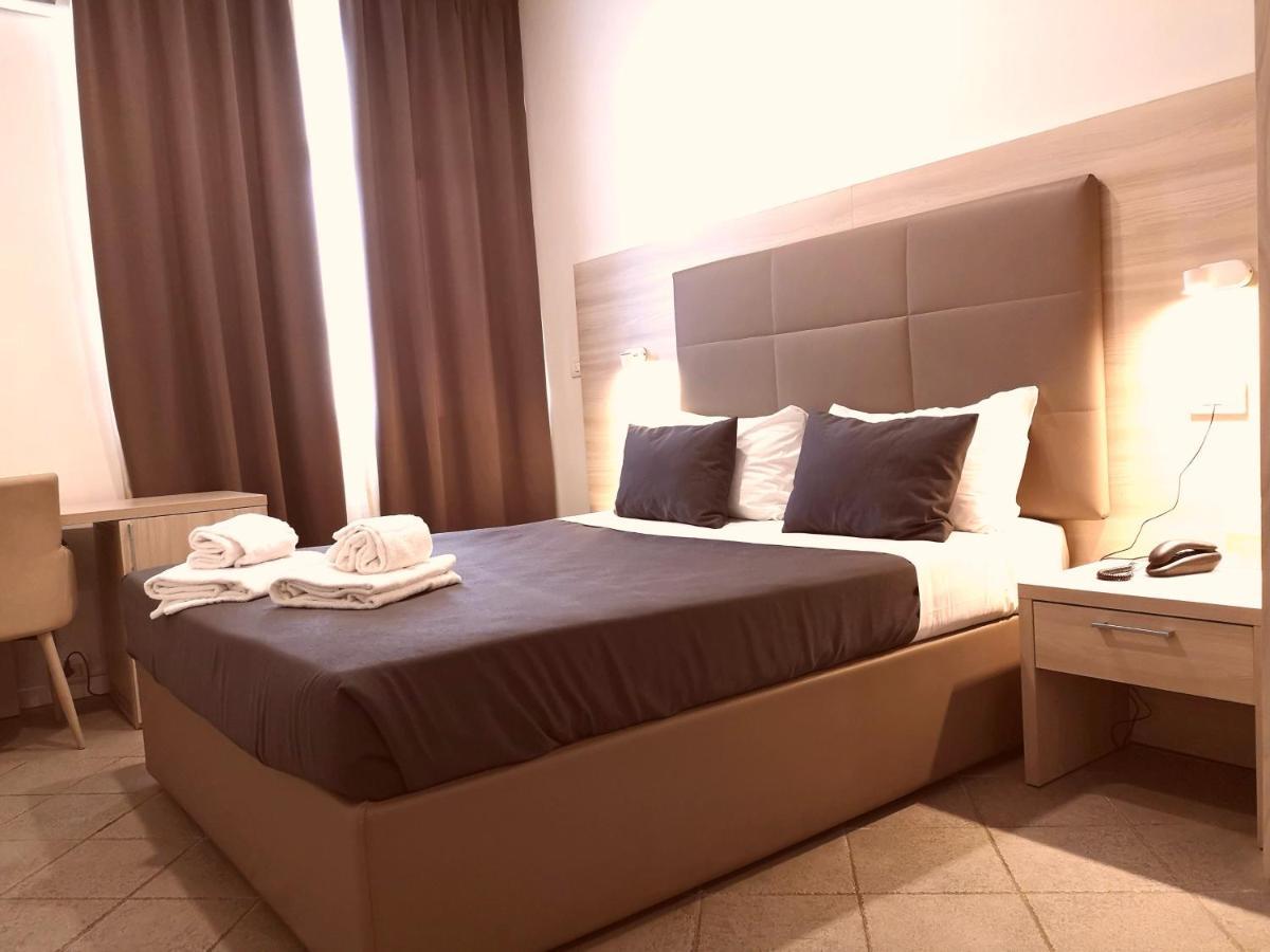 Academy Hotel Fiumicino Buitenkant foto