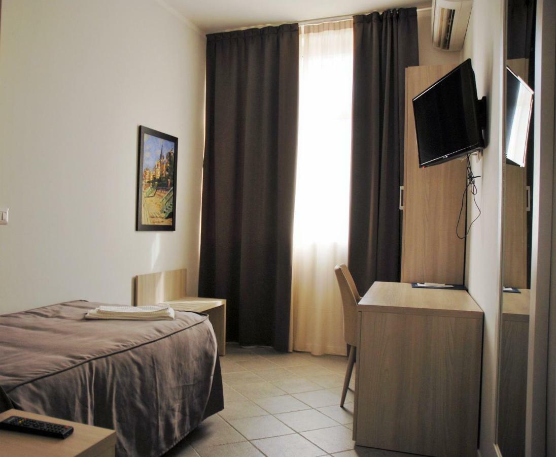 Academy Hotel Fiumicino Buitenkant foto