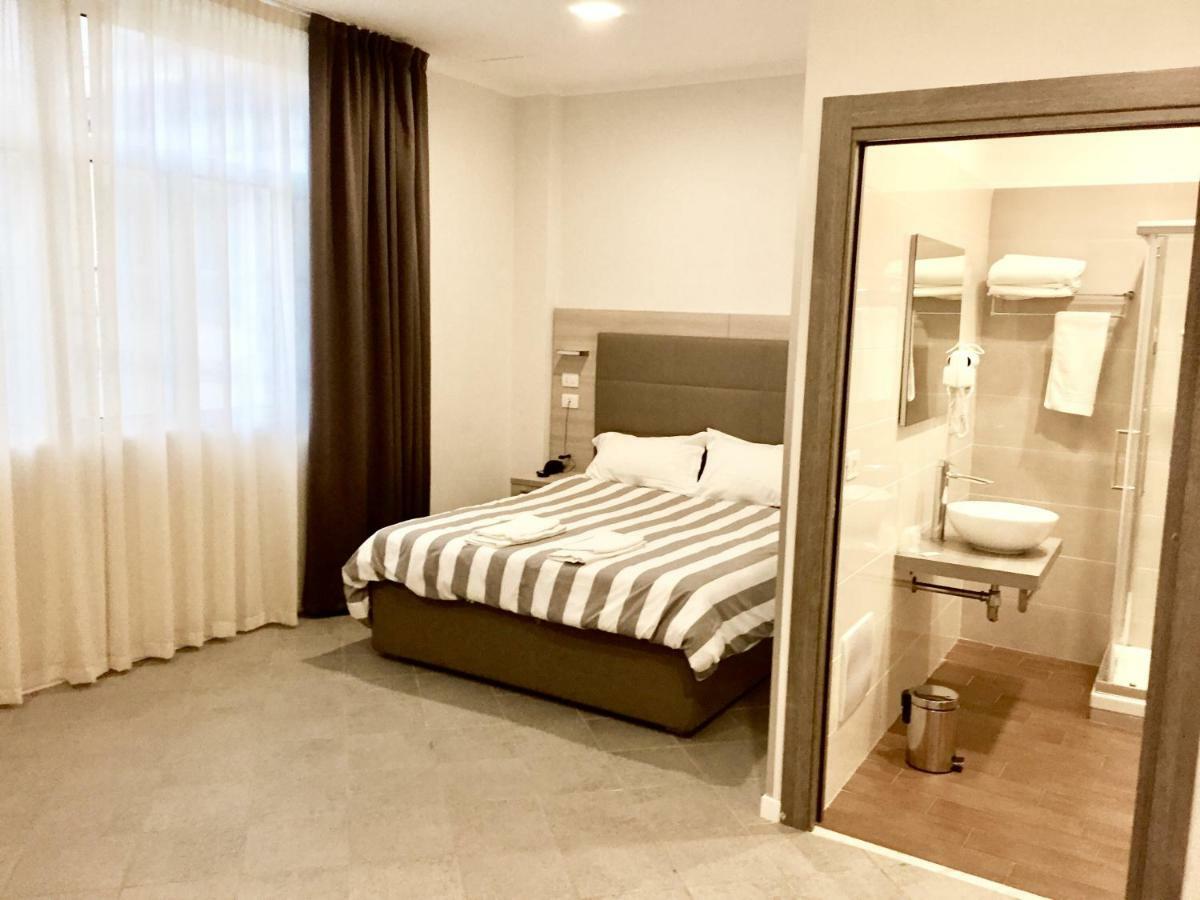 Academy Hotel Fiumicino Buitenkant foto