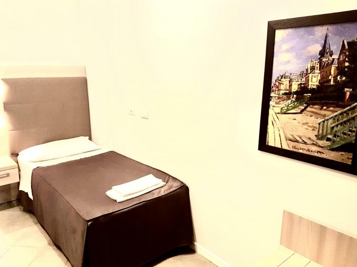 Academy Hotel Fiumicino Buitenkant foto
