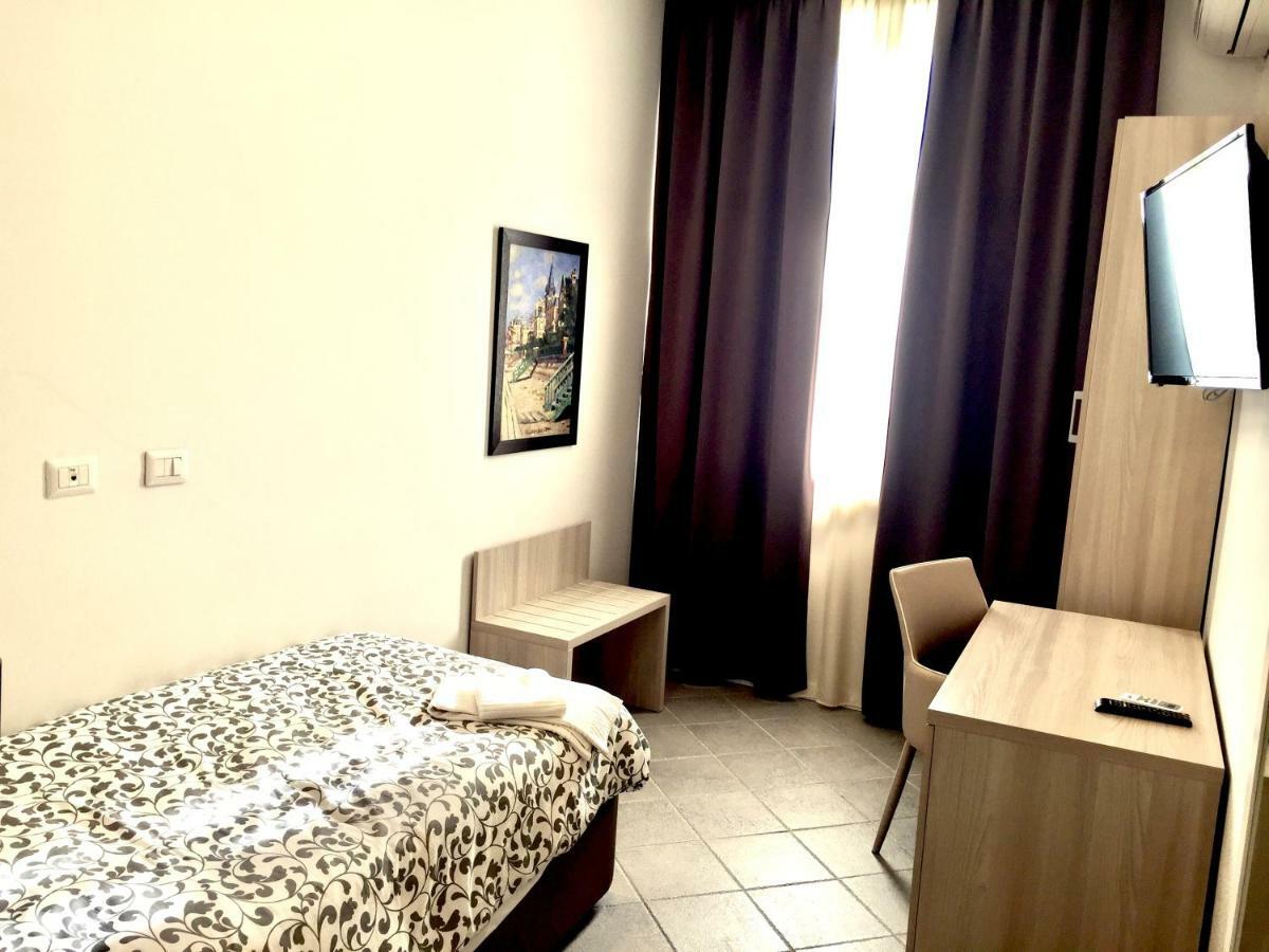 Academy Hotel Fiumicino Buitenkant foto
