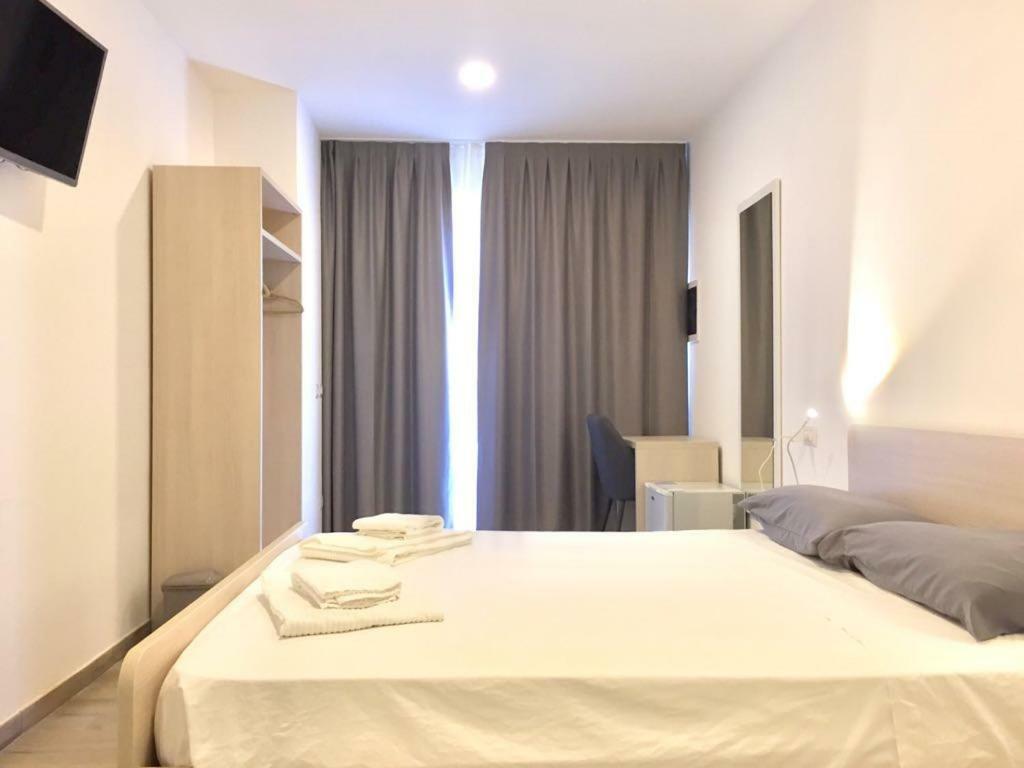 Academy Hotel Fiumicino Buitenkant foto