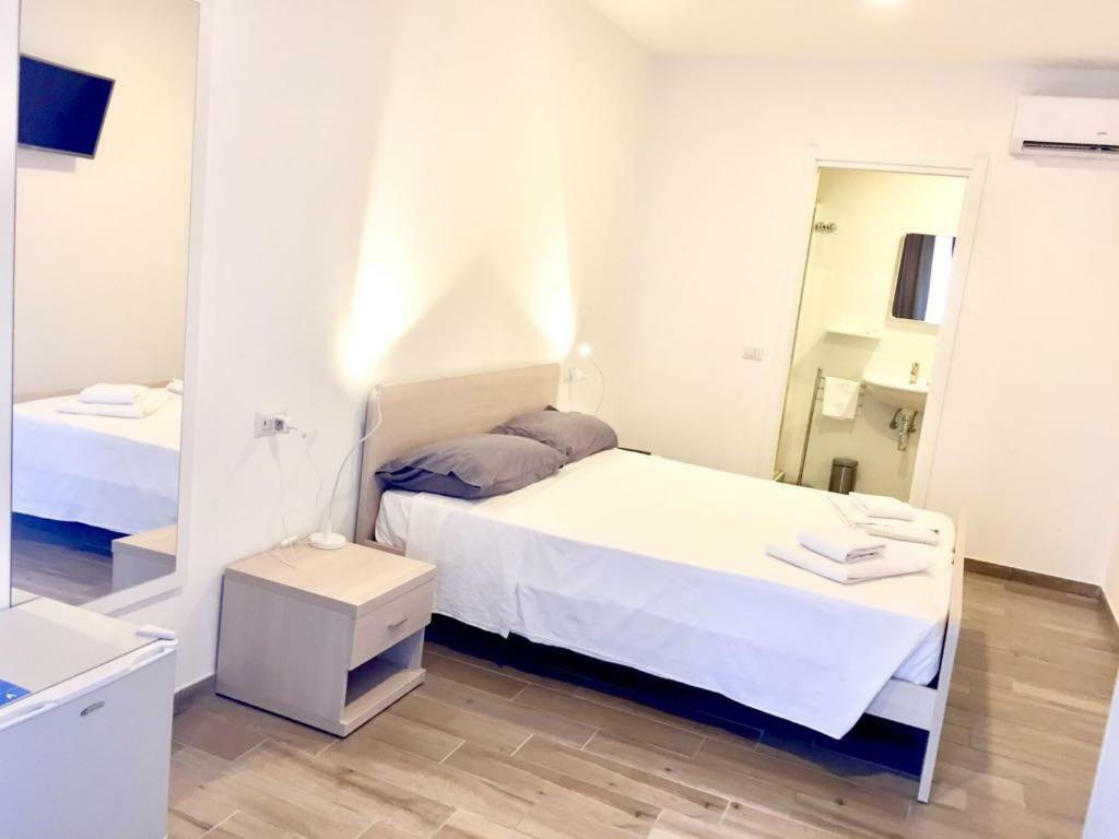 Academy Hotel Fiumicino Buitenkant foto